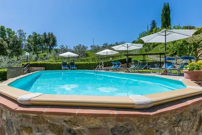 Image de Joli appartement dans une maison de vacances avec piscine, Wifi, Tv, patio, animaux admis et parking