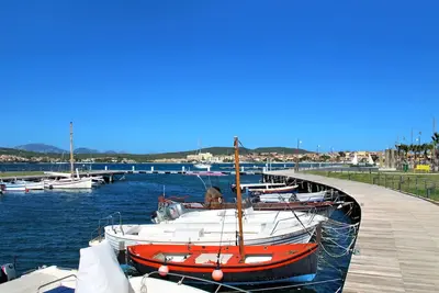 Image de Joli appartement pour 4 personnes avec Wifi, piscine, climatisation, Tv et terrasse