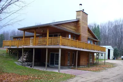 Image de Motoneigistes! Grande maison familiale. Deux cheminées! 3ooo pieds carrés