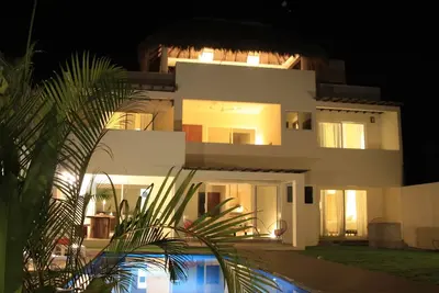 Image de Vues sur l'océan, un pâté de maisons de la plage, très bien situé