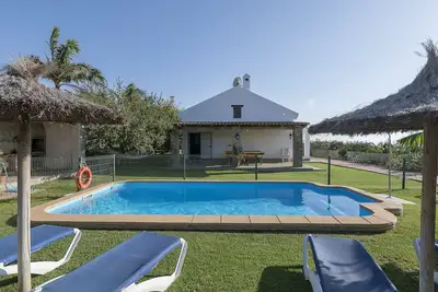 Image de Maison de vacances privée avec Wifi, climatisation, piscine privée, Tv, terrasse, animaux admis