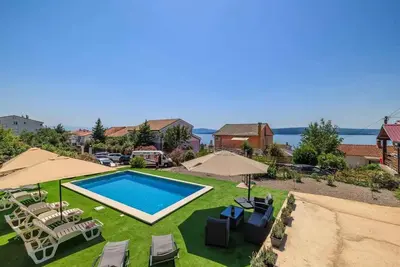 Image de Appartement de vacances avec piscine commune et climatisation