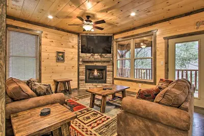 Image de Nouveau! Cabine de luxe avec cinéma maison <2 Mi à Gatlinburg