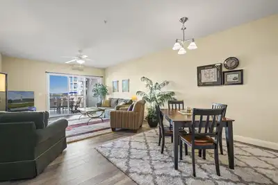 Image de Sunset Bay Villa 111 - A Waterfront Wonderland!