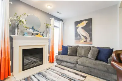 Image de Nouveau! Vibrant Suburban Home - Bethany Beach 3. 5 Mi!