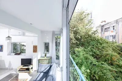 Tranquil Garden Retreat