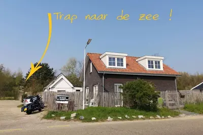 Maison joliment meublée, juste au bord de la mer. Les pieds dans le sable en 1 minute.