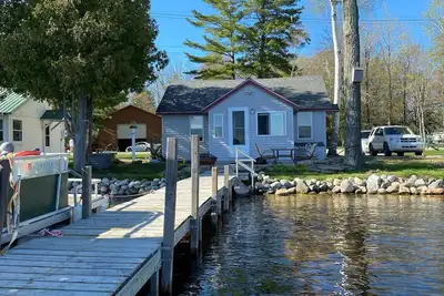 Image de Cottage pittoresque avec un quai privé sur Paradise Lake