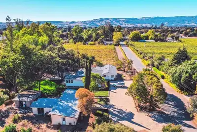 Image de Superbe maison Sonoma, 10 acres - récemment rénovée!