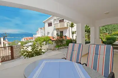 Image de Loza 1, abordable 2-Bdr Sea-View apt à Slatine