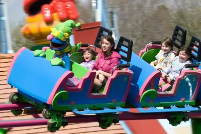 Image de Amenez la famille! Ce 4 Bdr / 4 Ba a beaucoup d'espace et presque toute l'excitation!