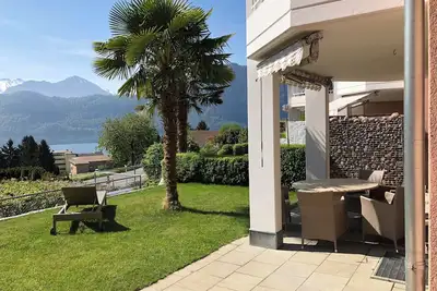 Image de Maison sur le lac des Quatre-Cantons. Vue imprenable, 5 chambres et jardins
