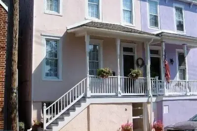 Image de Un pâté de maisons de Usna Gate 1, ou 3 pâtés de maisons de City Dock, cette jolie maison est proche du centre de l'univers!