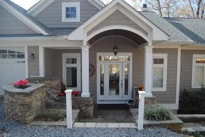 Image de Cette magnifique maison Epping Forest a quelque chose pour tout le monde. Avec un ascenseur à chaque étage, la maison est accessible à tous.