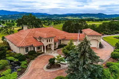 Image de L'Engle House Luxurious Villa and Event Space in Oregon Wine Country