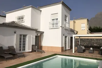 Image de Villa Vanesa · Villa Vanesa. Bassin. Vue sur l'océan. Centre. Luxe. Privé