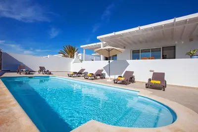 Image de Lovely Puerto Calero Villa | 3 Bedrooms & Private Pool | Casa Dora | Short Walk to Marina | Lanzarote
