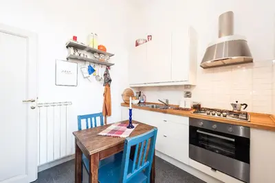 Image de Appartement spacieux équipé à seulement 2 minutes à pied du tramway