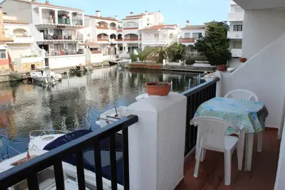 Image de Appartement avec vue sur le canal