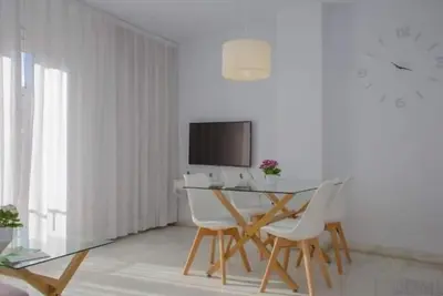 Image de Spacieux et moderne avec un parking gratuit dans le centre 6