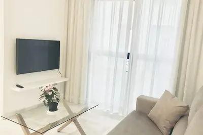 Image de Spacieux et moderne avec un parking gratuit dans le centre 7