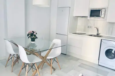 Image de Spacieux et moderne avec un parking gratuit dans le centre 9