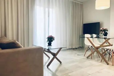 Image de Spacieux et moderne avec un parking gratuit dans le centre 10