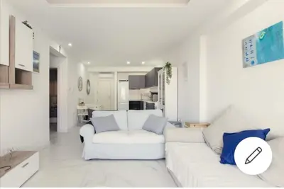 Image de Au centre de Larnaca et à 150 mètres de la plage