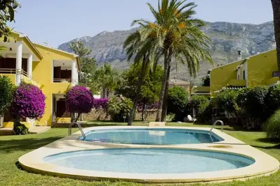 Image de El Cau del Montgó (Bungalow avec accès direct au jardin et à la piscine)