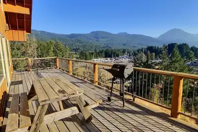Image de Wifi, bain à remous, poêle à bois, vue magnifique! Près du Mont Rainier et du domaine skiable de White Pass.