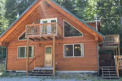 Image de Wifi, bain à remous, poêle à bois, près du mont Rainier et du domaine skiable de White Pass!