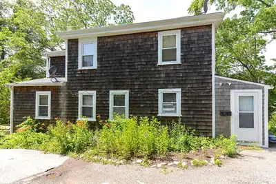 Squam Light: Un chalet récemment rénové, niché dans le village d'Annisquam.