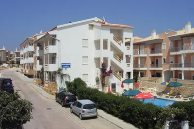 Image de 1 chambre pour 2/4 appartements Cabrita