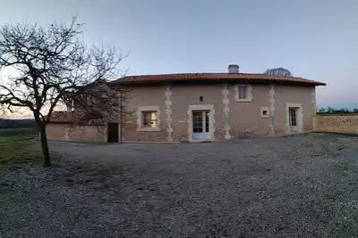 Image de \"La Belle Etoile\" est un charmant cottage typiquement français dans un cadre paisible