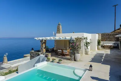 Image de Villa Beautifis | à Kea, 4bdr / 7prs, piscine d'eau de mer, belle vue mer
