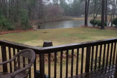 Image de Masters Large Home with pond view