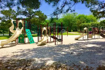 Image de Des vacances inoubliables! Immense condo pour 12 près de toutes les attractions. Amenez la famille!