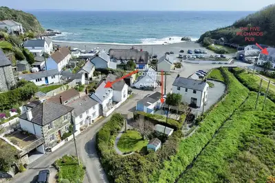 Image de Fisherman’s cottage 100 yards from the sea with log burner and own parking