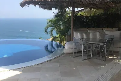 Image de Belle Maison À Acapulco Punta Diamante