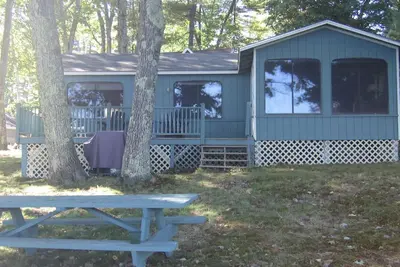 Image de Camp calme au bord du lac