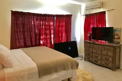 Image de PRIVÉ, Confortable, Calme, SÛR, SITUÉ Au Centre 2 / Br, 2 Appartement De Bain