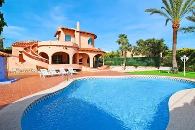 Image de Belle maison de vacances privée avec Wifi, piscine privée, climatisation, Tv, patio, parking
