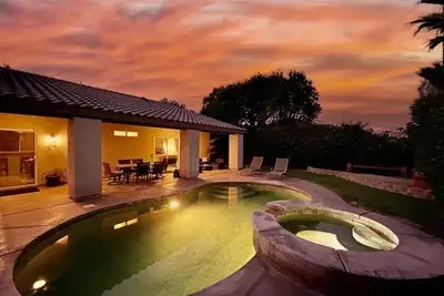 Image de Indio Villa Sleeps 8, Level 2 Ev Charger, Heated Private Pool & Spa