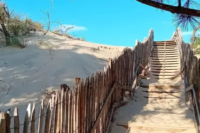 Image de Confortable appartement pour 4 personnes avec piscine, Wifi, Tv, terrasse, animaux admis et parking