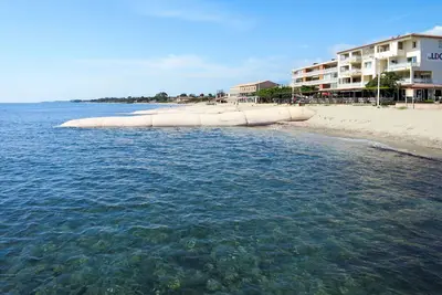Bel appartement dans une maison de vacances avec Wifi, Tv, terrasse, animaux admis et parking