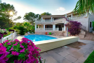 Image de Villa avec Piscine Privée / Vue mer