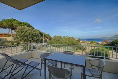 Image de Marine de Sant'Ambroggio - Appartement moderne vue mer - F2 -A Marina 1