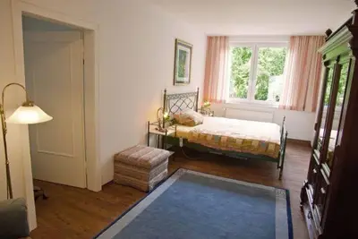 Image de La magie des fleurs avec un chien - appartements de vacances Land Magic & Flower Magic