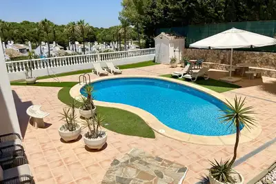 Image de Fantastique villa individuelle de 3 chambres et 2 salles de bains avec grand jardin et piscine privée