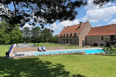 Image de Le merveilleux gite-piscine de Chapeauveau 13-15 pers.